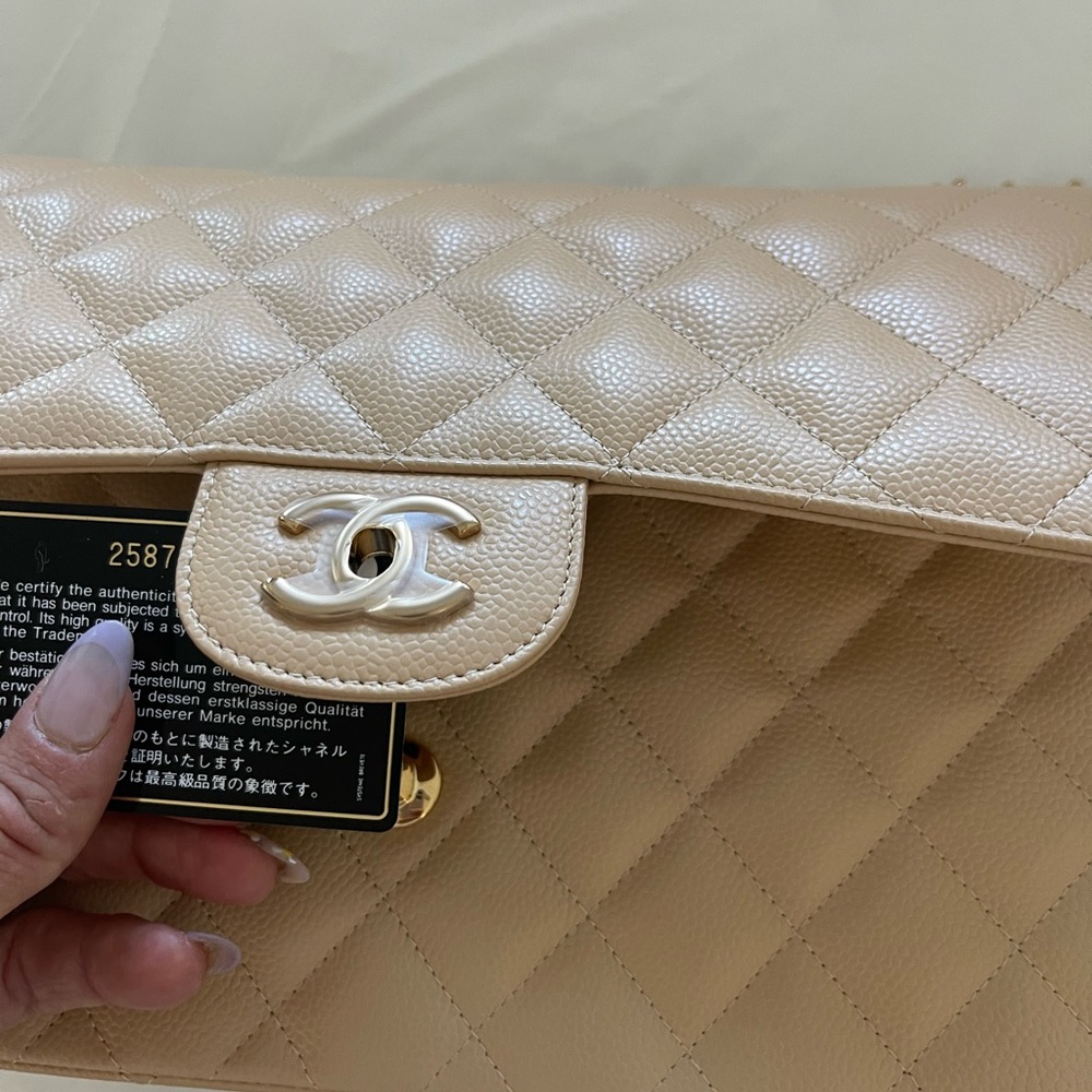 Jumbo classic caviar beige Chanel bag - Picture 6 of 7